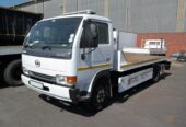 Nissan UD 40 4.0 L Rollback Tow Truck