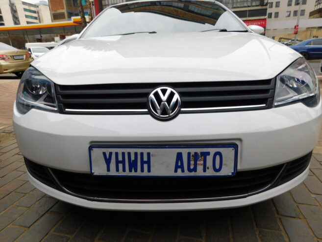 2015 Volkswagen Polo Vivo 1.6 Sedan ComfortLine Manual 72,000km